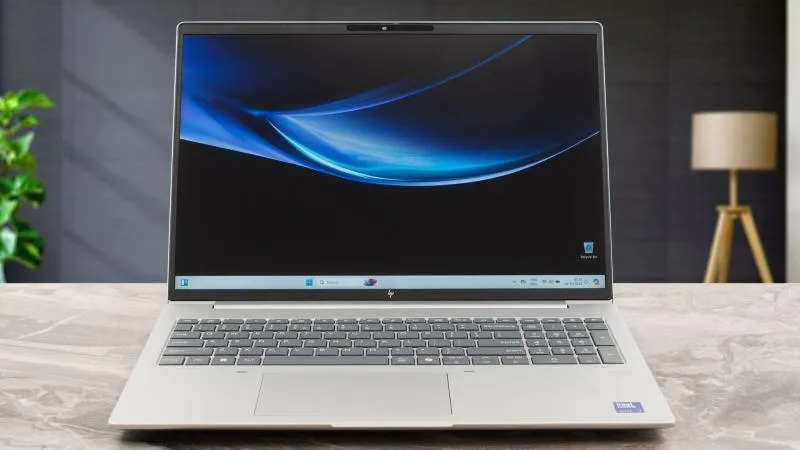 HP EliteBook 660 G11 — U5 135H · 32 Go DDR5 · 256 Go NVMe · 16" FHD