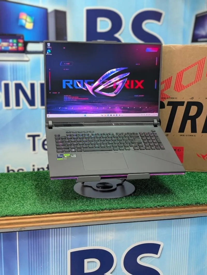 ASUS ROG Strix G814J — i9-14900HX · 32 Go · RTX 4060 · 18" 2K 240 Hz