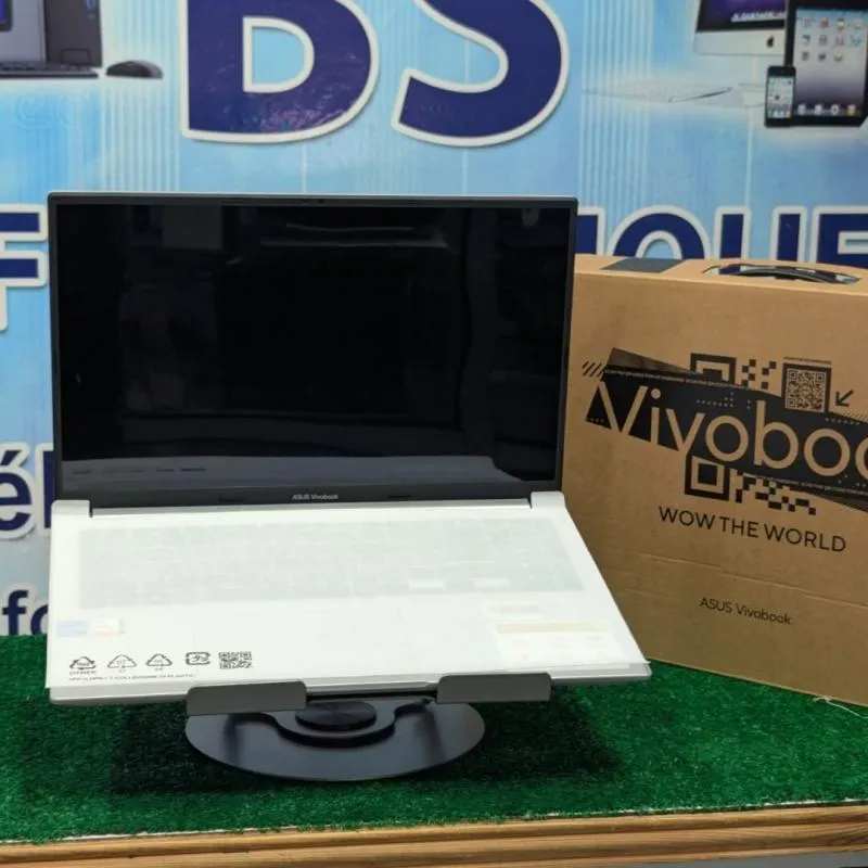 Asus Vivobook — i7-13620H · 16 Go · 1 To SSD · 15.6" OLED