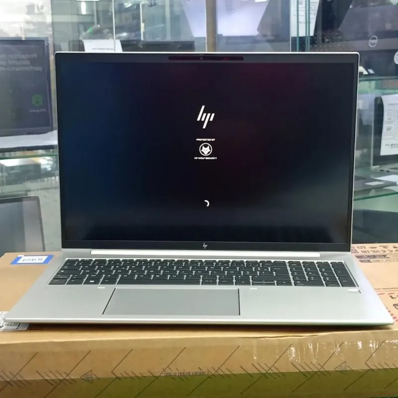 HP EliteBook 865 G10 — Ryzen 7 7840U · 32 Go · 16" FHD