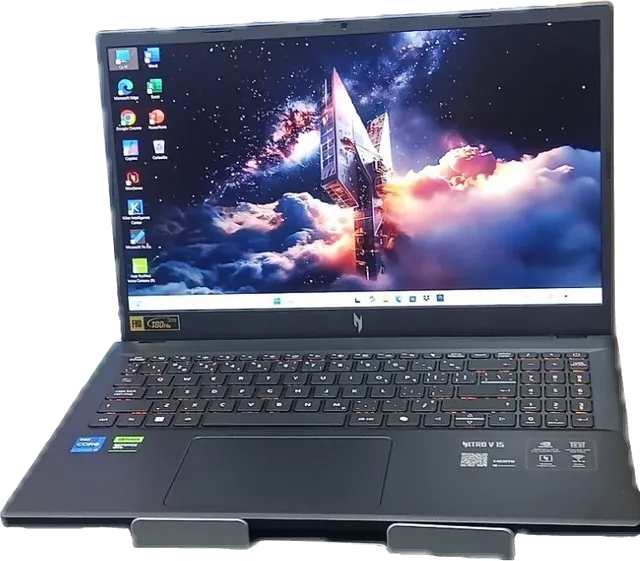 Acer Nitro v15 — i7-13620H · 16 Go · RTX 5060 · 15.6" 180 Hz