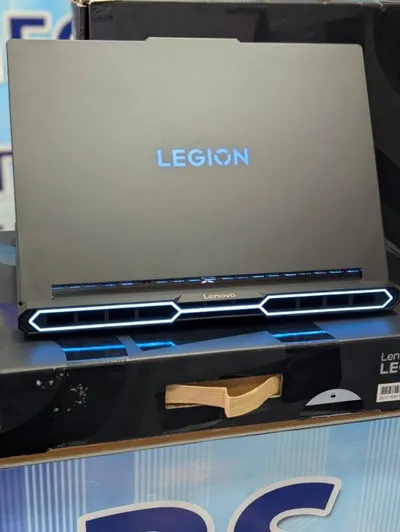 Lenovo Legion Pro 7 16IAX10H — Ultra 9 275HX · 32 Go DDR5 · RTX 5080 · 16" 2K OLED 240 Hz