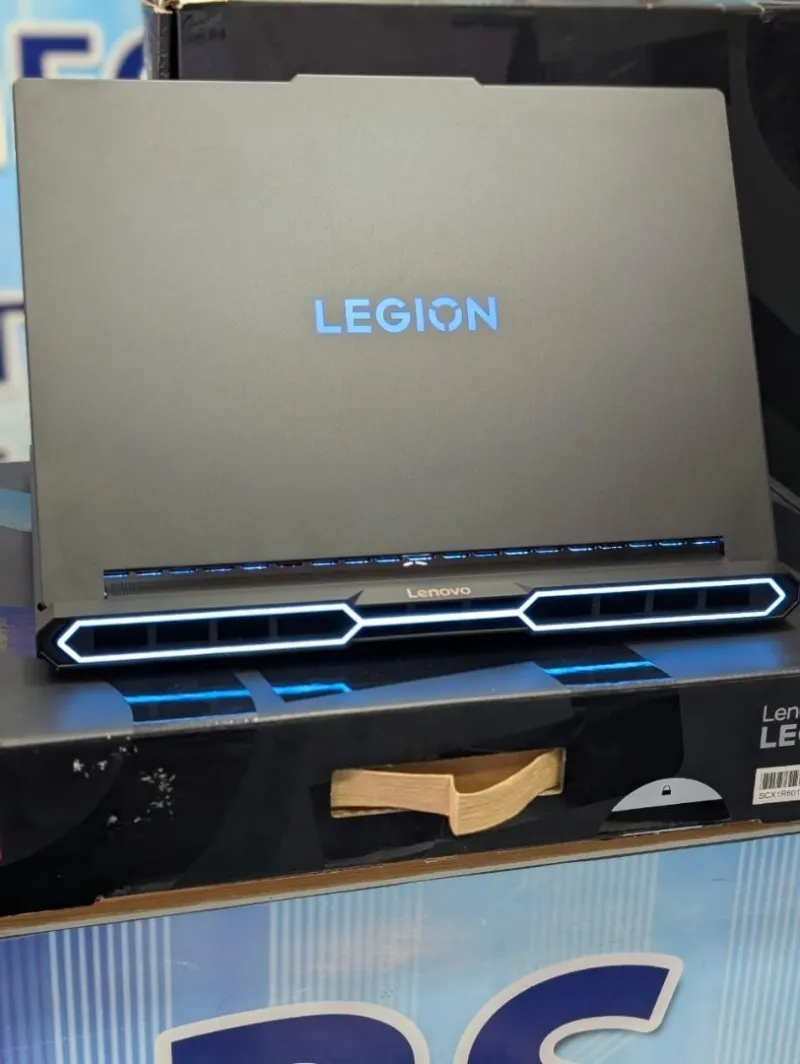 Lenovo Legion Pro 7 16IAX10H — Ultra 9 275HX · 32 Go DDR5 · RTX 5080 · 16" 2K OLED 240 Hz