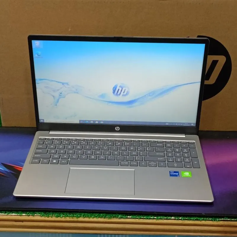HP 15 — i5-1334U · 8 Go · MX 570 · 15.6" FHD